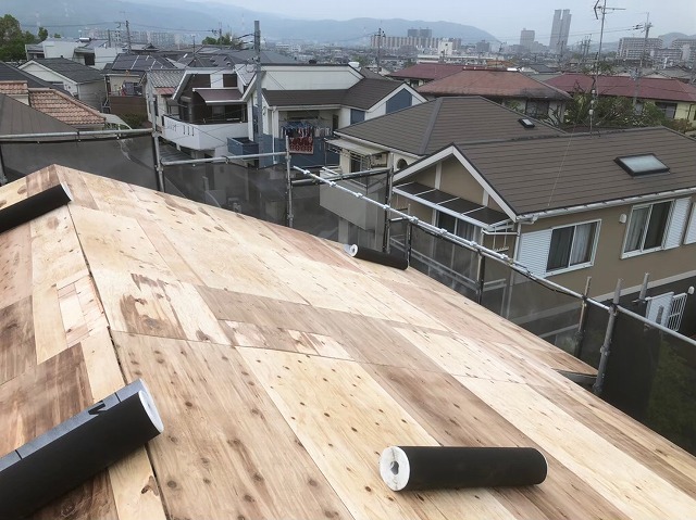 橿原市で構造用合板を使用して増し張りを実施、耐震性もアップ | 奈良市・生駒市の屋根工事、雨漏り修理は街の屋根やさん奈良店