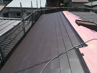 横須賀市で屋根カバー工事、使用屋根材はガルバリウム鋼板「OZルーフ182」 | 横浜の屋根工事、屋根リフォーム、屋根塗装は街の屋根やさん横浜