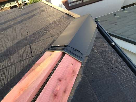 【屋根修理】スレート屋根塗装前にやっておきたい「棟板金の交換」 | 石川商店